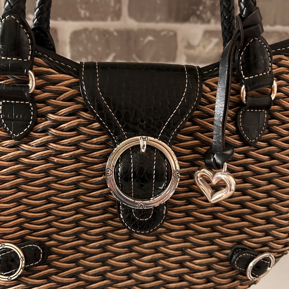 SOLD
VINTAGE!!!! Brighton Woven Tan and Black Shoulder Bag with Heart Charm - Picture 2 of 13